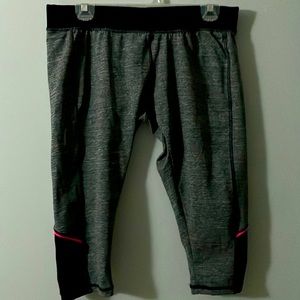 Ashley Blue Exercise Mid-Rise Slim Leg Capri Pant EUC